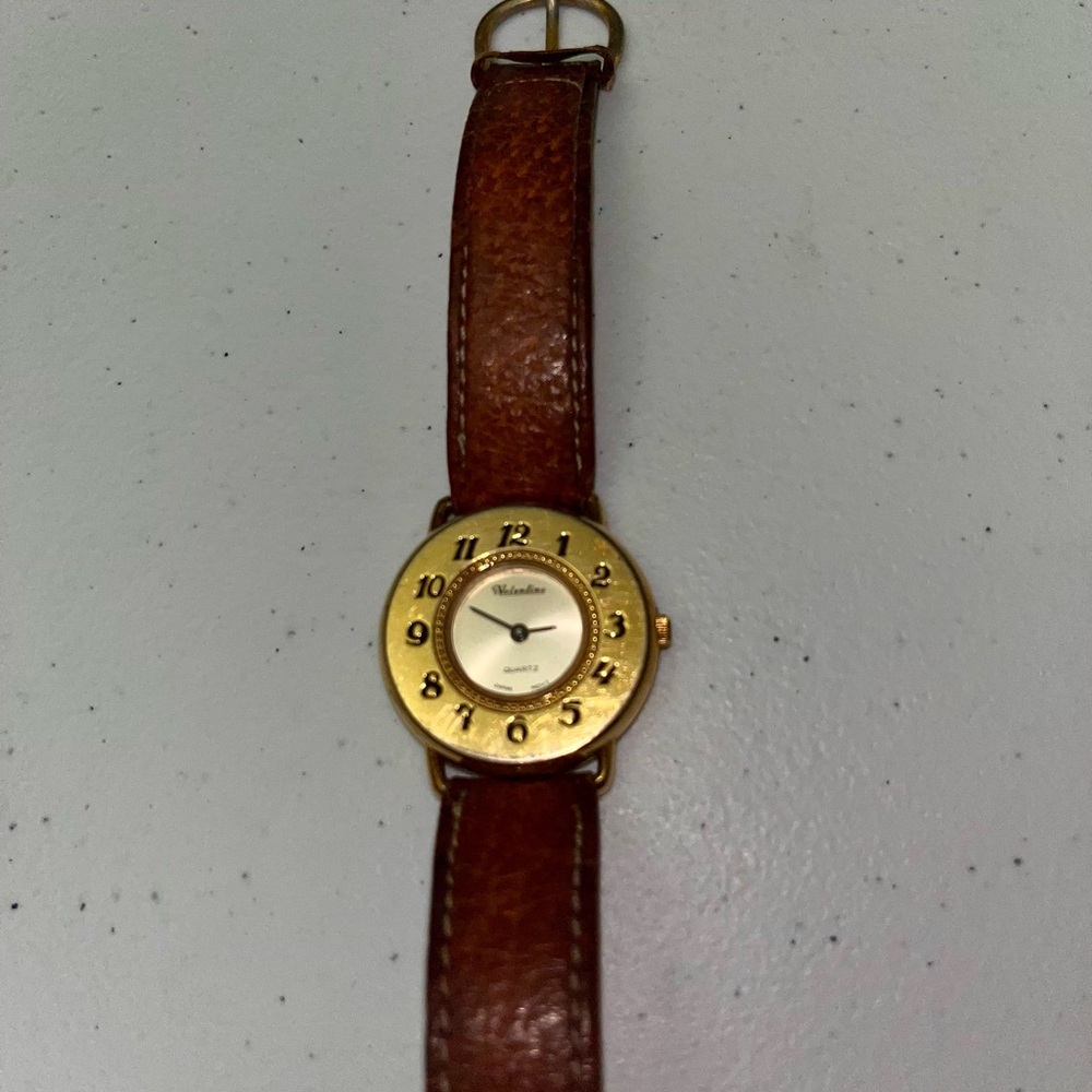 Vintage Valentino Genuine Leather Ladies Analog Watch